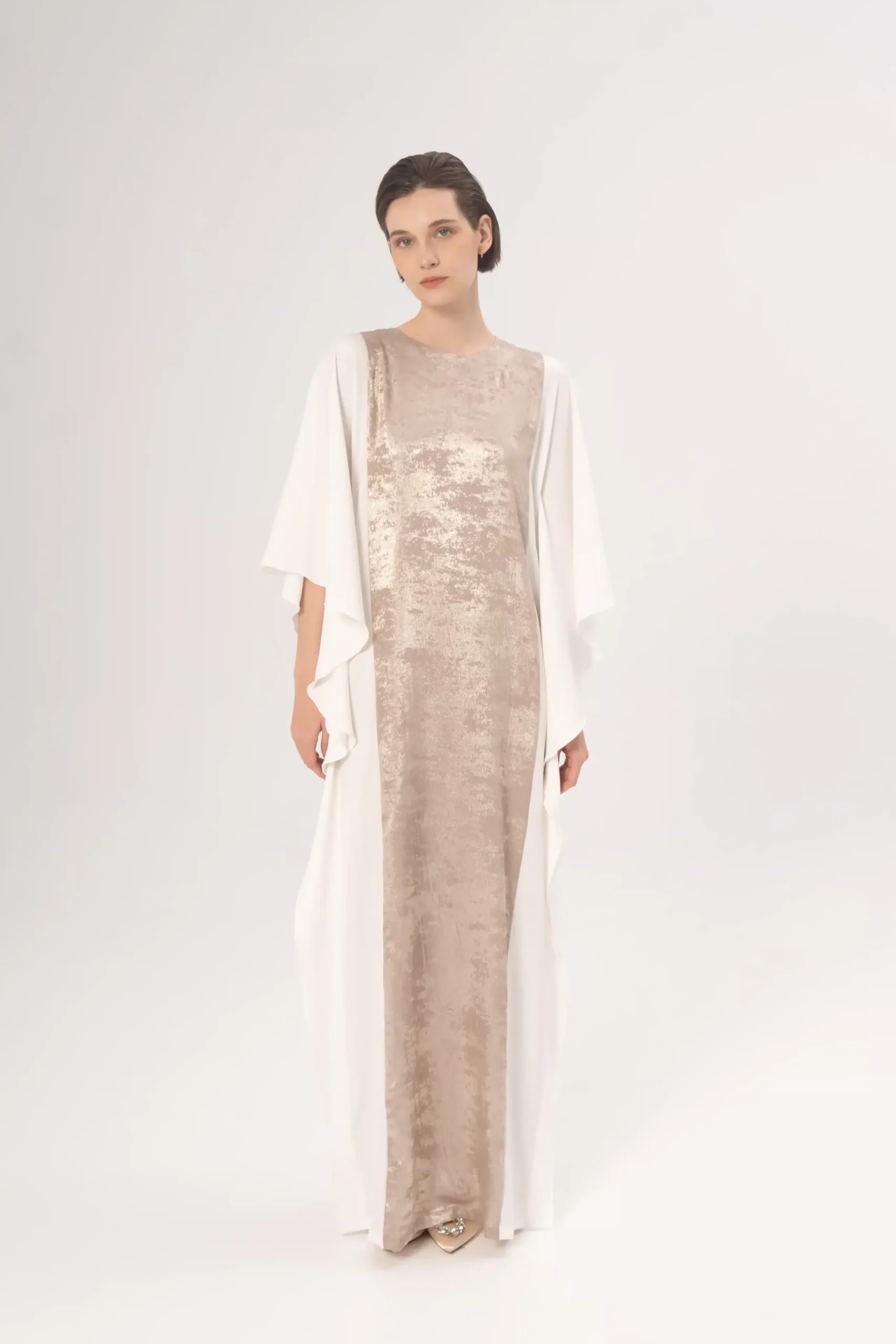 Aliyna Kaftan In White